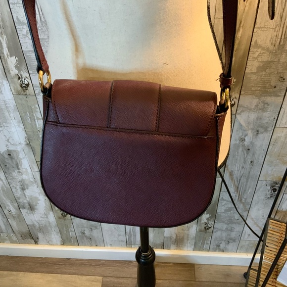 Hard sided Calvin Klein cross shoulder bag. Like new condition. - Picture 4 of 6